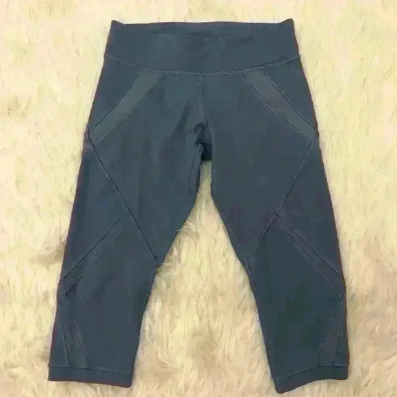 Lululemon Purple Crop Leggings Size 6 - Picture 2 of 6